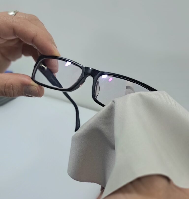 Forma correcta de limpiar las gafas